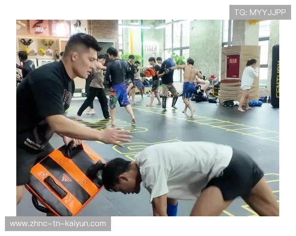 UFC站立进攻训练更充满爆发——点燃你的格斗激情