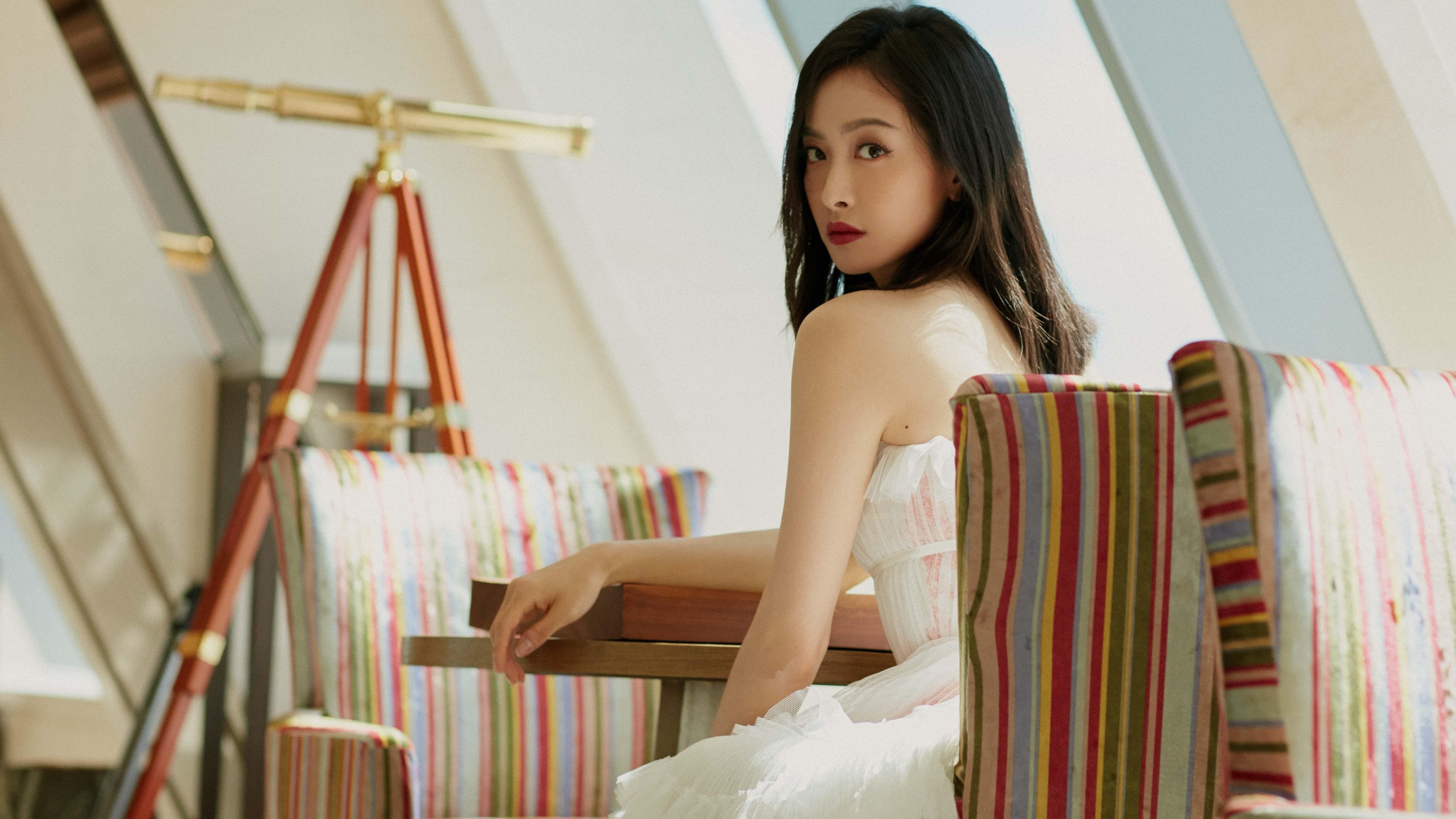 女子篮球青年队推行个性化技术训练方案,女子篮球队风采展示