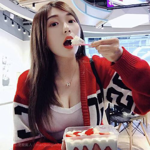 跨界合作推动足球文化与科技创新融合发展，足球运动员跨界